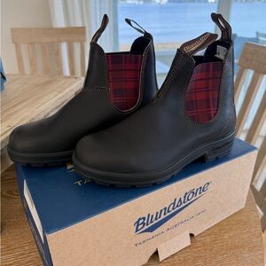 NWT Blundstone Brown Elastic Sided Boots Chelsea 2100